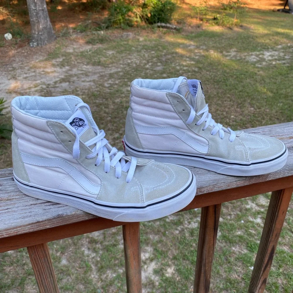 Van’s - Picture 1 of 6